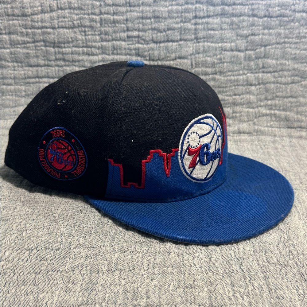 Philadelphia 76ers City Skyline‎ SnapBack Hat Hardwood Classics New Era Stained